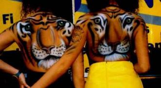 bodypainting Tiger auf Rücken